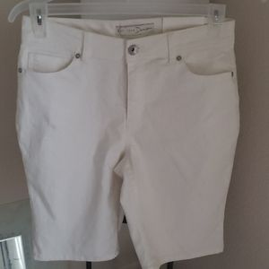 Est.1946 Denim size 6 white short